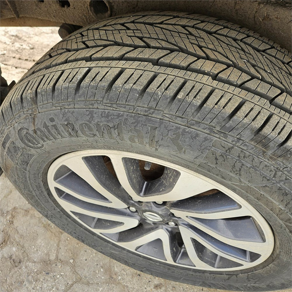 Ημιφορτηγό Nissan Navara: φωτογραφία 32 Ημιφορτηγό Nissan Navara: φωτογραφία 32