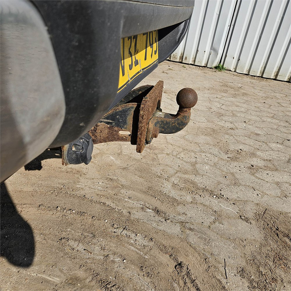 Ημιφορτηγό Nissan Navara: φωτογραφία 22 Ημιφορτηγό Nissan Navara: φωτογραφία 22