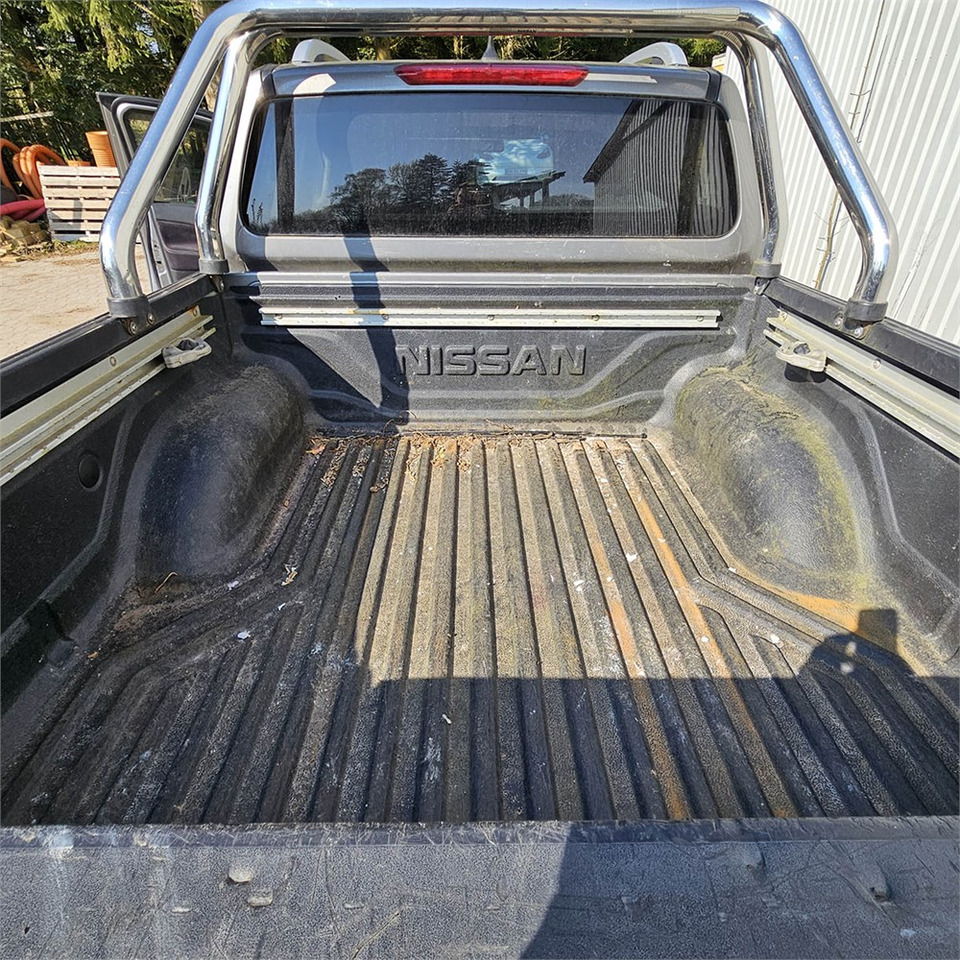 Ημιφορτηγό Nissan Navara: φωτογραφία 21 Ημιφορτηγό Nissan Navara: φωτογραφία 21