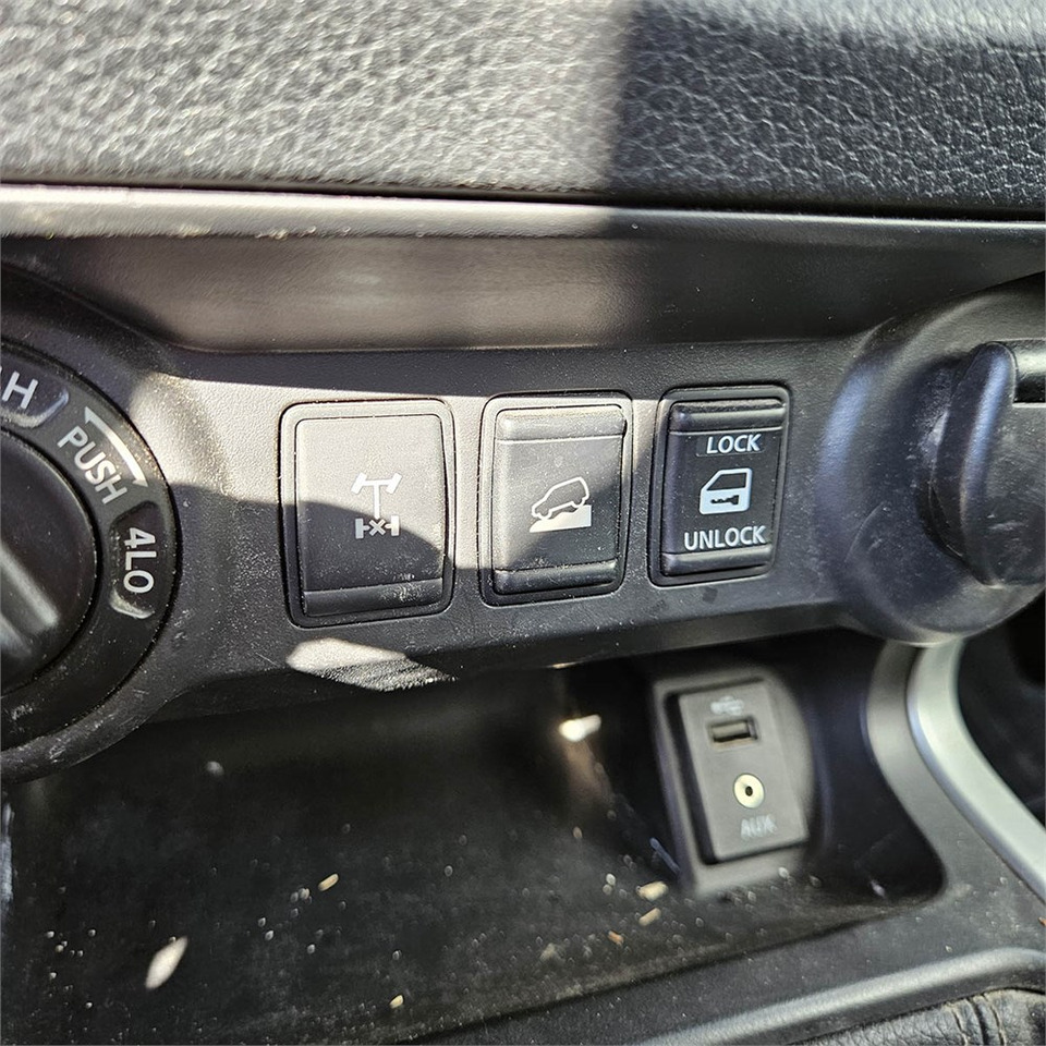 Ημιφορτηγό Nissan Navara: φωτογραφία 17 Ημιφορτηγό Nissan Navara: φωτογραφία 17