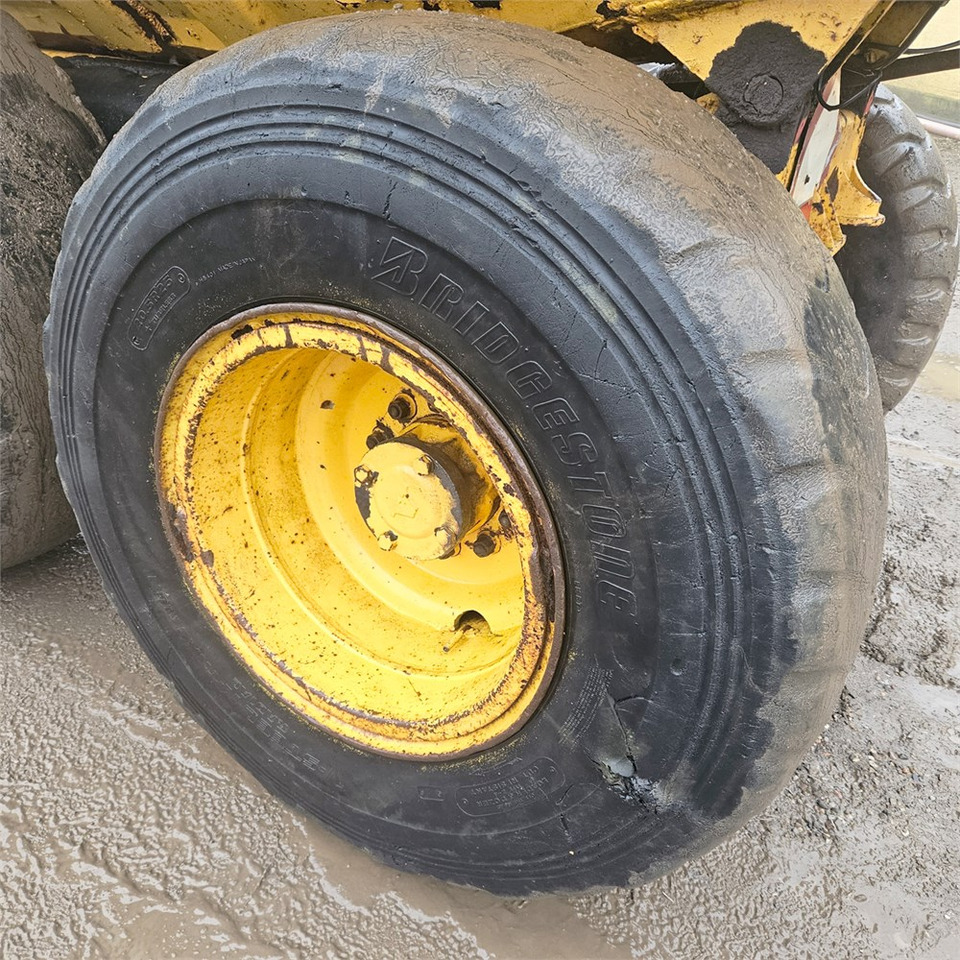 Αρθρωτό φορτηγό Volvo 860S: φωτογραφία 30 Αρθρωτό φορτηγό Volvo 860S: φωτογραφία 30