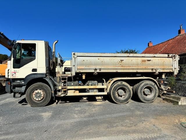 Iveco TRAKKER 410 - Φορτηγό ανατρεπόμενο: φωτογραφία 3 Iveco TRAKKER 410 - Φορτηγό ανατρεπόμενο: φωτογραφία 3