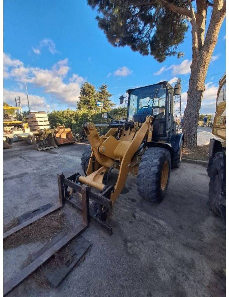 CAT 908M - Ελαστιχοφόρος φορτωτής: φωτογραφία 1 CAT 908M - Ελαστιχοφόρος φορτωτής: φωτογραφία 1
