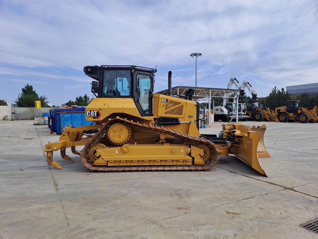 CAT D5 - Μπουλντόζα: φωτογραφία 5 CAT D5 - Μπουλντόζα: φωτογραφία 5