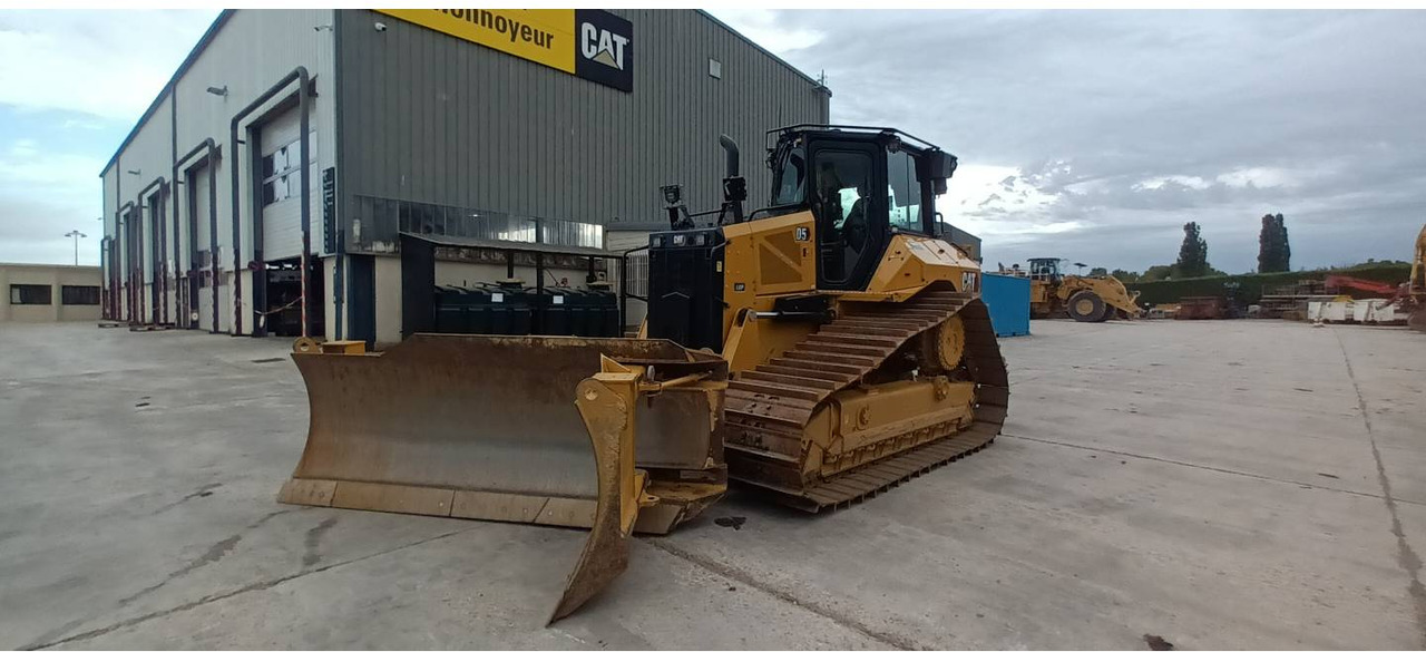 CAT D5 - Μπουλντόζα: φωτογραφία 1 CAT D5 - Μπουλντόζα: φωτογραφία 1
