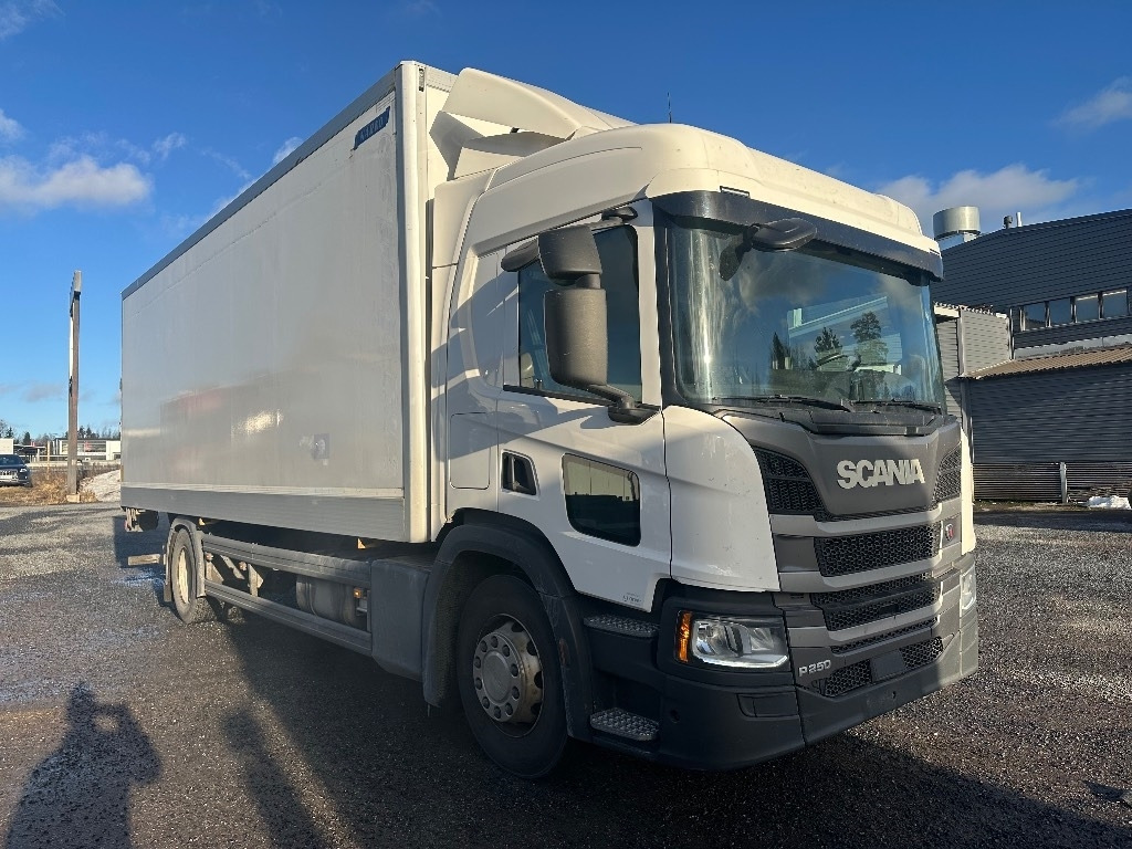Scania P250 - Φορτηγό κόφα: φωτογραφία 2 Scania P250 - Φορτηγό κόφα: φωτογραφία 2
