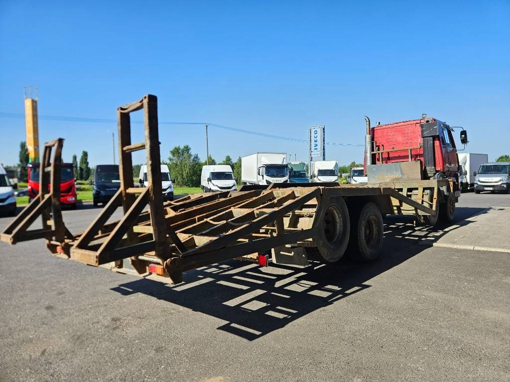 Sisu SM300 8X2 - Φορτηγό ξυλείας: φωτογραφία 5 Sisu SM300 8X2 - Φορτηγό ξυλείας: φωτογραφία 5