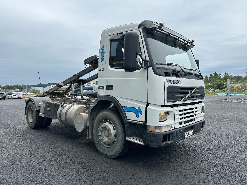 Volvo FM7 4x2 vaijerilaitteilla - Φορτηγό καδοφόρος φορτωτής: φωτογραφία 3 Volvo FM7 4x2 vaijerilaitteilla - Φορτηγό καδοφόρος φορτωτής: φωτογραφία 3