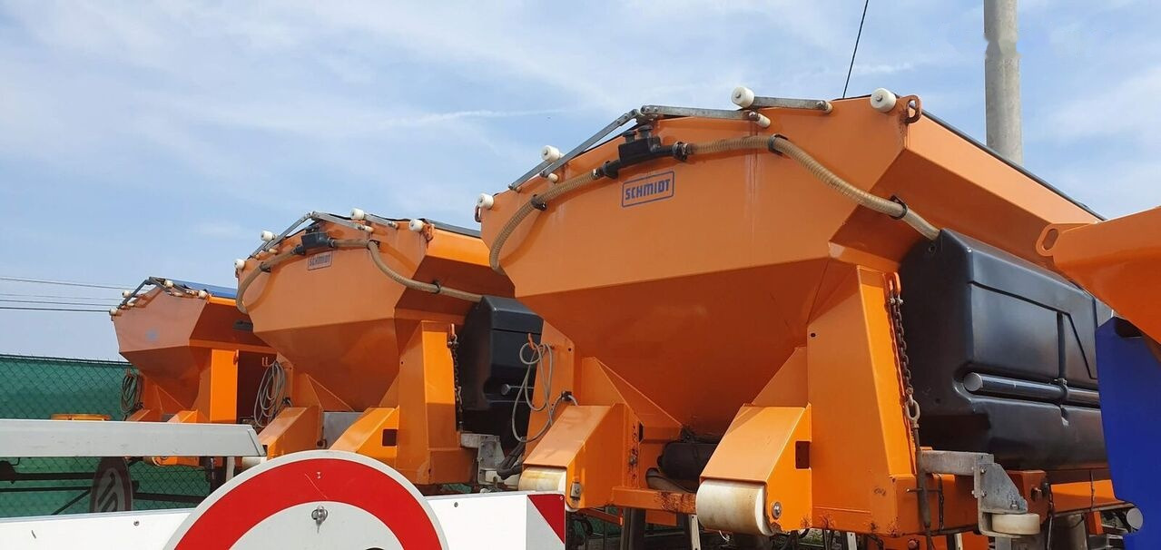 Schmidt Solarko piaskarka SCHMIDT STRATOS 5m3 20 - Αλατιέρα για Κοινοτικο όχημα/ Ειδικό όχημα: φωτογραφία 2 Schmidt Solarko piaskarka SCHMIDT STRATOS 5m3 20 - Αλατιέρα για Κοινοτικο όχημα/ Ειδικό όχημα: φωτογραφία 2