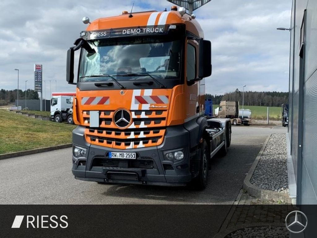 Mercedes-Benz 2551 L Abrollkipper mit HAD, gelenkter liftbarer - Φορτηγό: φωτογραφία 2 Mercedes-Benz 2551 L Abrollkipper mit HAD, gelenkter liftbarer - Φορτηγό: φωτογραφία 2