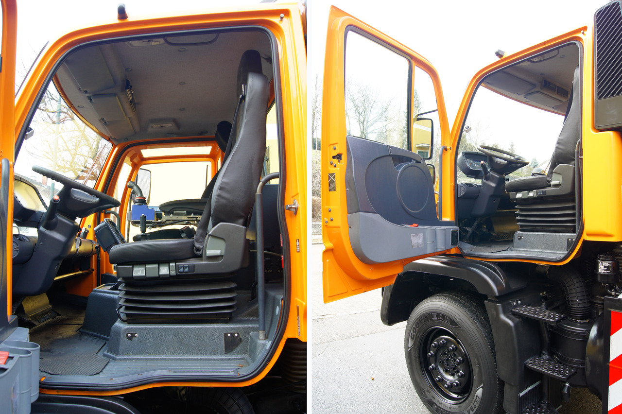 Interior photo 1: Φορτηγό ανατρεπόμενο MERCEDES-BENZ Unimog U 400/TÜV/Hydrostat/Mähtür +MULAG MHU 800