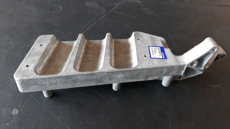 VOLVO FOOT PLATE - 84220613 - Σκαλοπάτι για Φορτηγό: φωτογραφία 1 VOLVO FOOT PLATE - 84220613 - Σκαλοπάτι για Φορτηγό: φωτογραφία 1