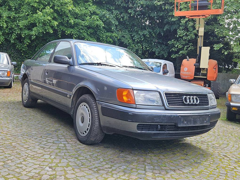 Audi 100 2.4D - Λιμουζίνα/ Sedan: φωτογραφία 5 Audi 100 2.4D - Λιμουζίνα/ Sedan: φωτογραφία 5