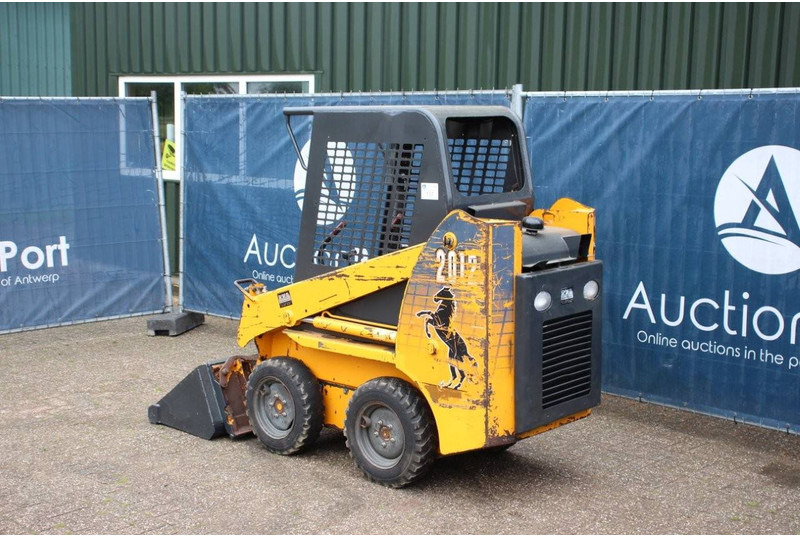 Gehl SL2012 - Ελαστιχοφόρος φορτωτής: φωτογραφία 3 Gehl SL2012 - Ελαστιχοφόρος φορτωτής: φωτογραφία 3