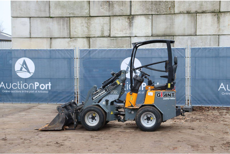 Giant D254SW - Ελαστιχοφόρος φορτωτής: φωτογραφία 3 Giant D254SW - Ελαστιχοφόρος φορτωτής: φωτογραφία 3