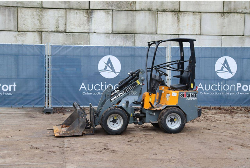 Giant D254SW - Ελαστιχοφόρος φορτωτής: φωτογραφία 1 Giant D254SW - Ελαστιχοφόρος φορτωτής: φωτογραφία 1