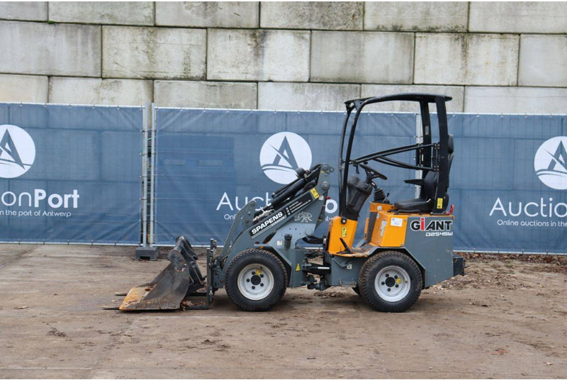 Giant D254SW - Ελαστιχοφόρος φορτωτής: φωτογραφία 2 Giant D254SW - Ελαστιχοφόρος φορτωτής: φωτογραφία 2