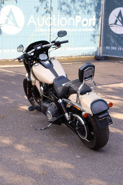 Harley-Davidson Dyna Fat Bob - Μοτοσικλέτα: φωτογραφία 4 Harley-Davidson Dyna Fat Bob - Μοτοσικλέτα: φωτογραφία 4