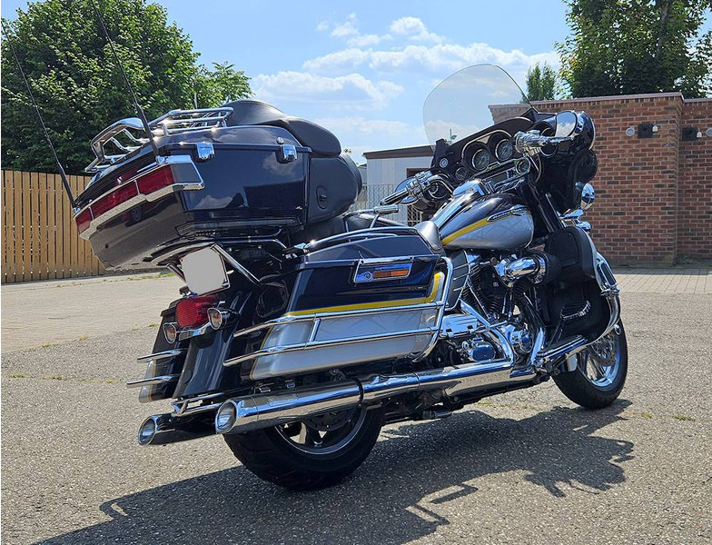 Harley-Davidson Electra Glide Ultra Classic (FLHTCUSE7) CVO - Μοτοσικλέτα: φωτογραφία 4 Harley-Davidson Electra Glide Ultra Classic (FLHTCUSE7) CVO - Μοτοσικλέτα: φωτογραφία 4