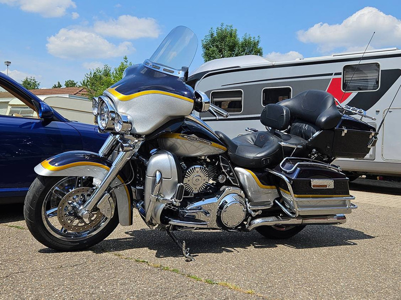 Harley-Davidson Electra Glide Ultra Classic (FLHTCUSE7) CVO - Μοτοσικλέτα: φωτογραφία 2 Harley-Davidson Electra Glide Ultra Classic (FLHTCUSE7) CVO - Μοτοσικλέτα: φωτογραφία 2