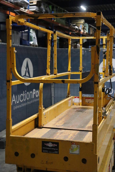 Ψαλιδωτό ανυψωτικό Haulotte COMPACT 8: φωτογραφία 10