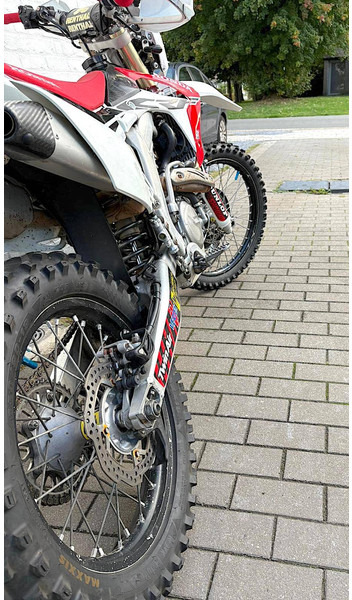 Honda CRF 500 R - Μοτοσικλέτα: φωτογραφία 3 Honda CRF 500 R - Μοτοσικλέτα: φωτογραφία 3
