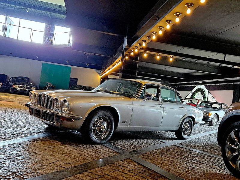 Jaguar XJ (series II) 4.2 Automatic - Λιμουζίνα/ Sedan: φωτογραφία 2 Jaguar XJ (series II) 4.2 Automatic - Λιμουζίνα/ Sedan: φωτογραφία 2