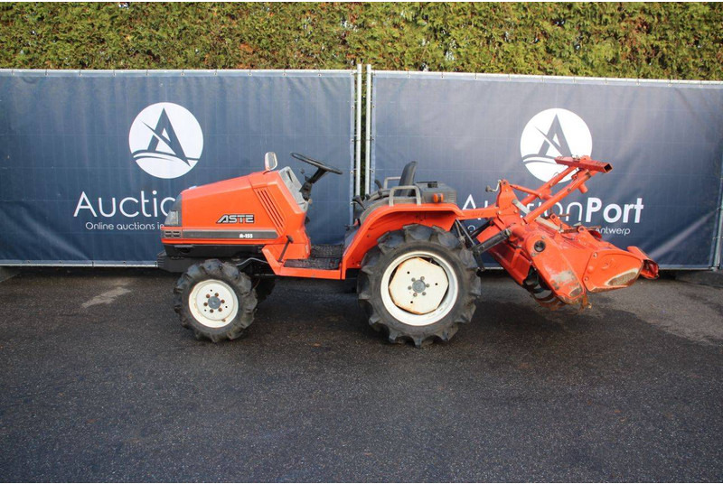Kubota Aste A-155 - Τρακτέρ: φωτογραφία 2 Kubota Aste A-155 - Τρακτέρ: φωτογραφία 2