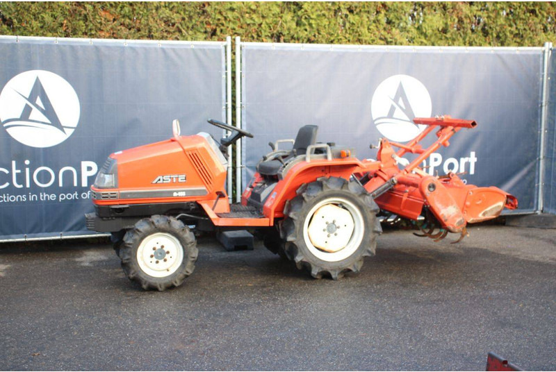 Kubota Aste A-155 - Τρακτέρ: φωτογραφία 1 Kubota Aste A-155 - Τρακτέρ: φωτογραφία 1