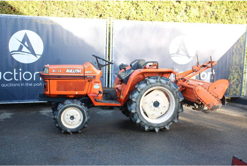Kubota B1-17 Bulltra - Τρακτέρ: φωτογραφία 1 Kubota B1-17 Bulltra - Τρακτέρ: φωτογραφία 1