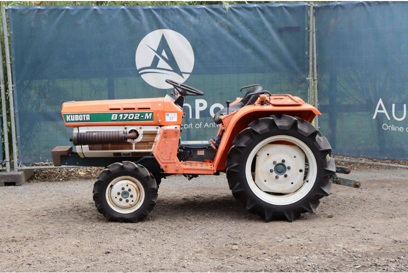 Kubota B1702-M - Τρακτέρ: φωτογραφία 2 Kubota B1702-M - Τρακτέρ: φωτογραφία 2