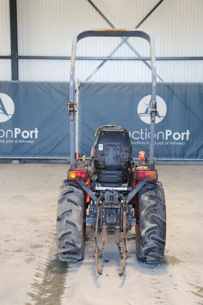 Kubota B2420 - Τρακτέρ: φωτογραφία 5 Kubota B2420 - Τρακτέρ: φωτογραφία 5