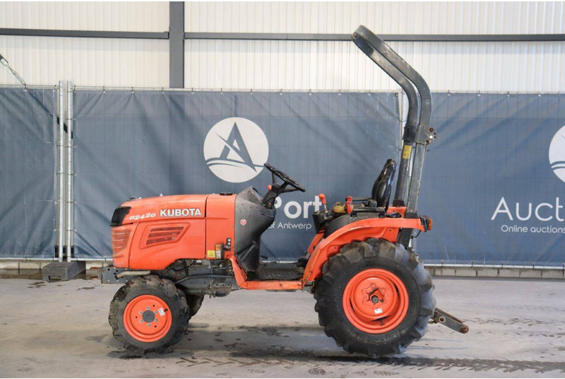Kubota B2420 - Τρακτέρ: φωτογραφία 2 Kubota B2420 - Τρακτέρ: φωτογραφία 2