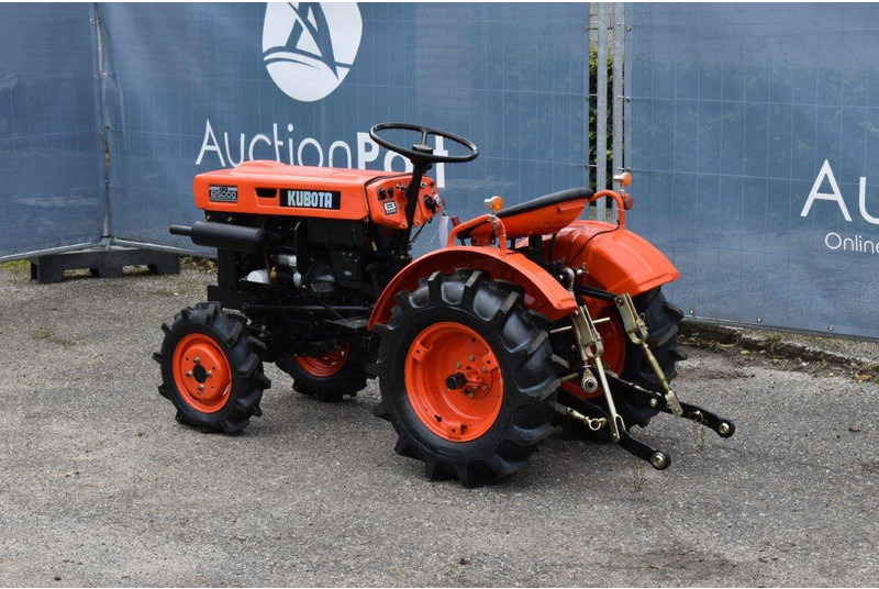 Kubota B5000 - Τρακτέρ: φωτογραφία 3 Kubota B5000 - Τρακτέρ: φωτογραφία 3