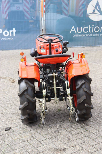 Kubota B7000 - Τρακτέρ: φωτογραφία 5 Kubota B7000 - Τρακτέρ: φωτογραφία 5