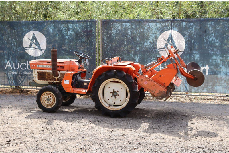 Kubota ZB1600 - Τρακτέρ: φωτογραφία 3 Kubota ZB1600 - Τρακτέρ: φωτογραφία 3