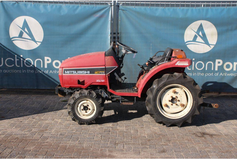 Mitsubishi MT165 - Τρακτέρ: φωτογραφία 2 Mitsubishi MT165 - Τρακτέρ: φωτογραφία 2