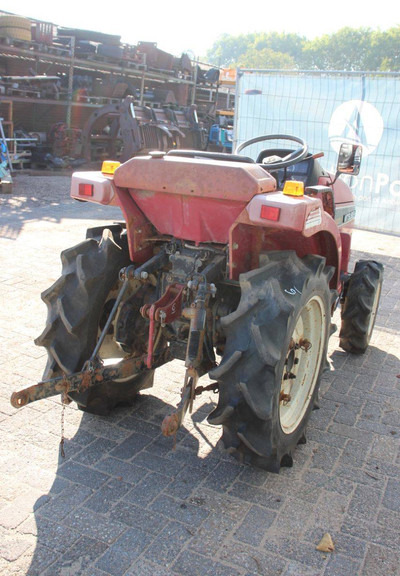 Mitsubishi MT165 - Τρακτέρ: φωτογραφία 5 Mitsubishi MT165 - Τρακτέρ: φωτογραφία 5