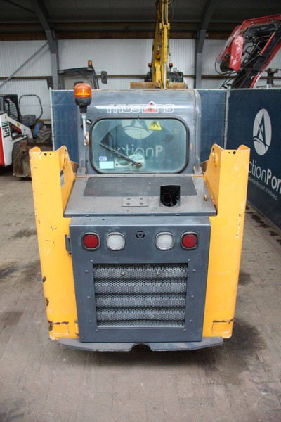 Mustang R135 - Ελαστιχοφόρος φορτωτής: φωτογραφία 4 Mustang R135 - Ελαστιχοφόρος φορτωτής: φωτογραφία 4