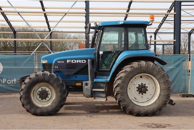 New Holland 8670 - Τρακτέρ: φωτογραφία 2 New Holland 8670 - Τρακτέρ: φωτογραφία 2