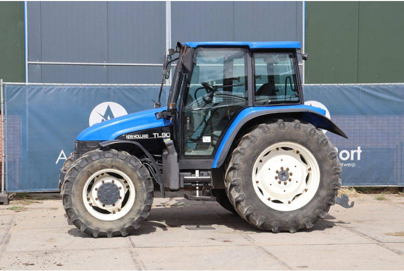 New Holland TL90 - Τρακτέρ: φωτογραφία 1 New Holland TL90 - Τρακτέρ: φωτογραφία 1