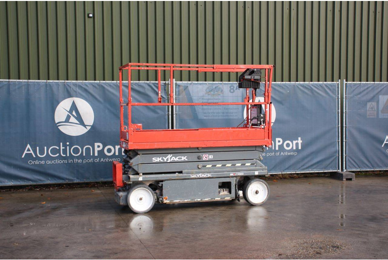 Skyjack SJ3220 - Ψαλιδωτό ανυψωτικό: φωτογραφία 1 Skyjack SJ3220 - Ψαλιδωτό ανυψωτικό: φωτογραφία 1