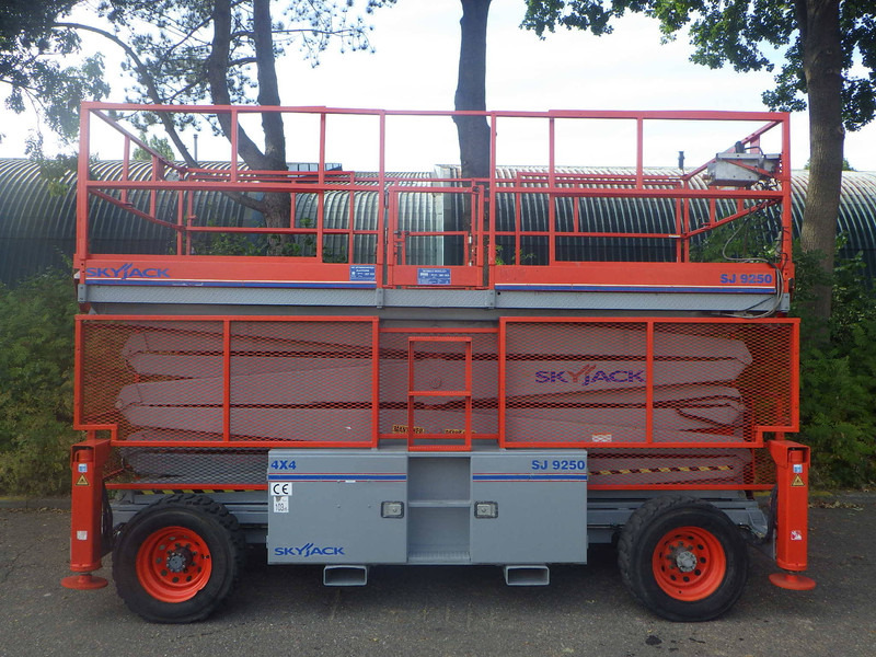 Skyjack SJ9250RT - Ψαλιδωτό ανυψωτικό: φωτογραφία 1 Skyjack SJ9250RT - Ψαλιδωτό ανυψωτικό: φωτογραφία 1