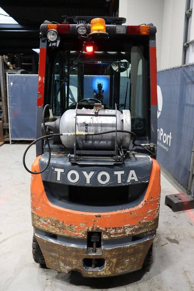 Toyota 02-8FGF18 - Υγραεριοκίνητο περονοφόρο: φωτογραφία 4 Toyota 02-8FGF18 - Υγραεριοκίνητο περονοφόρο: φωτογραφία 4