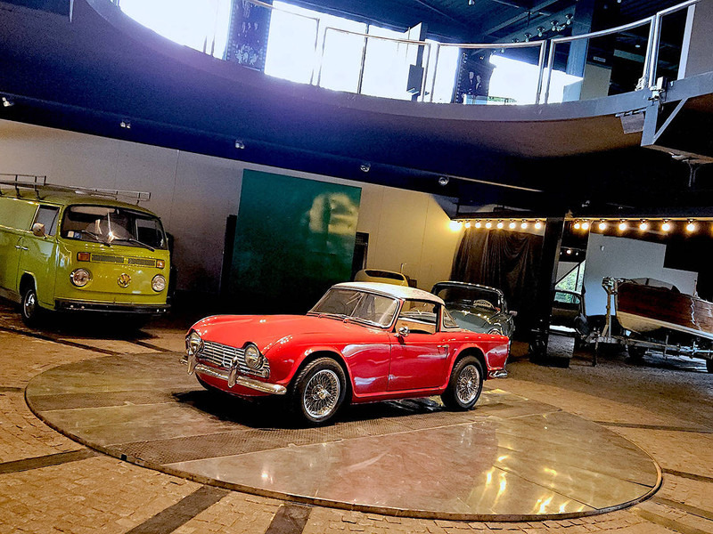 Triumph TR4 'Surrey Top' - Λιμουζίνα/ Sedan: φωτογραφία 2 Triumph TR4 'Surrey Top' - Λιμουζίνα/ Sedan: φωτογραφία 2