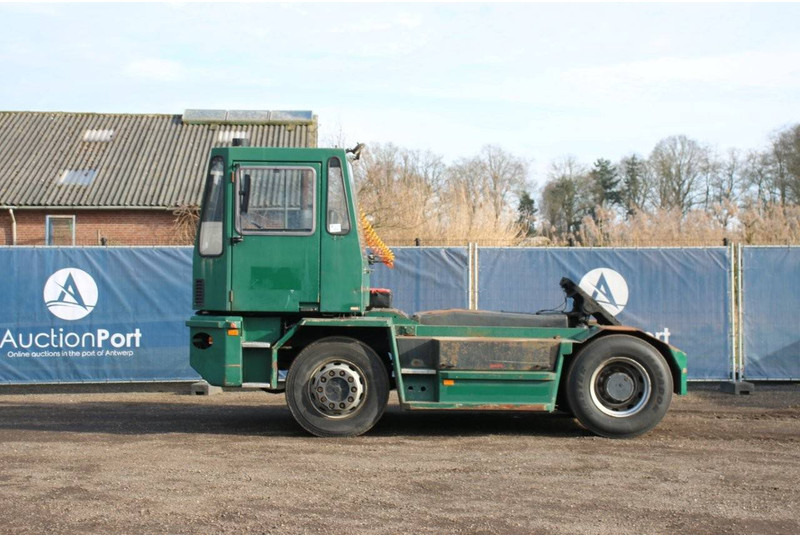 Volvo - Τράκτορες τελωνείων: φωτογραφία 2 Volvo - Τράκτορες τελωνείων: φωτογραφία 2