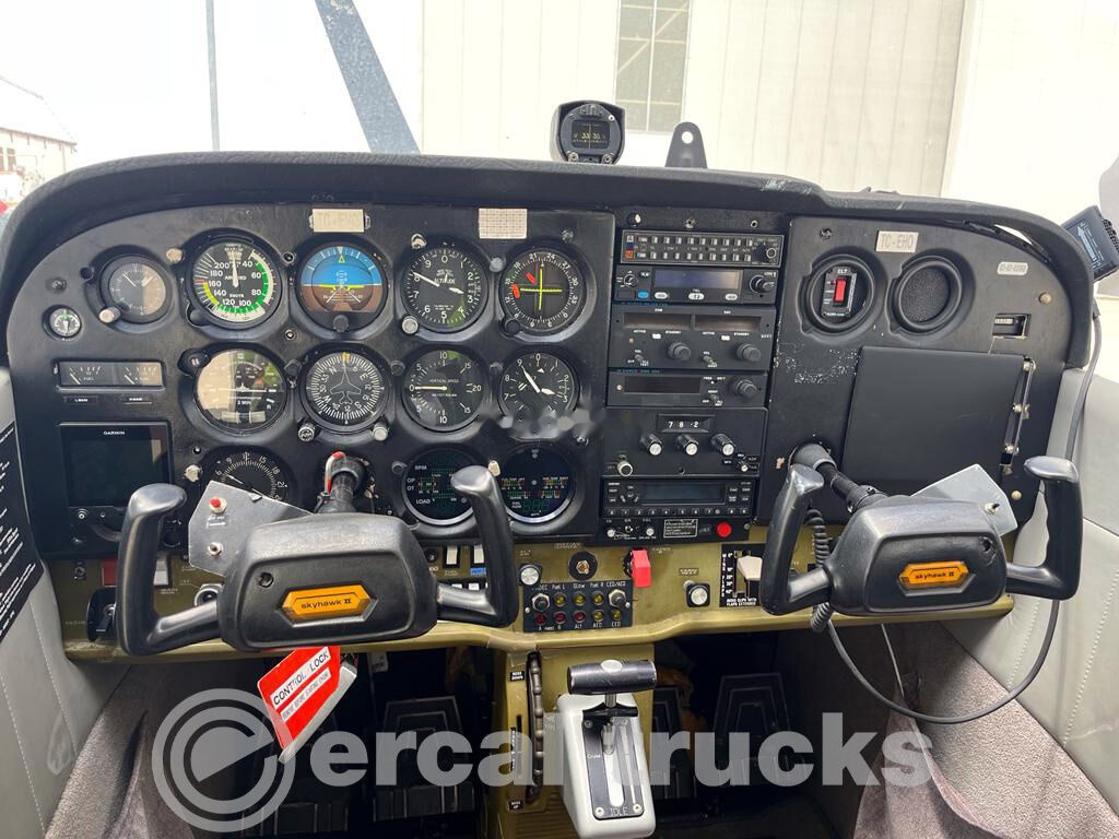 Εξοπλισμός επίγειας εξυπηρέτησης 1977 Cessna 172N Diesel TC-EHO Airplane: φωτογραφία 14 Εξοπλισμός επίγειας εξυπηρέτησης 1977 Cessna 172N Diesel TC-EHO Airplane: φωτογραφία 14