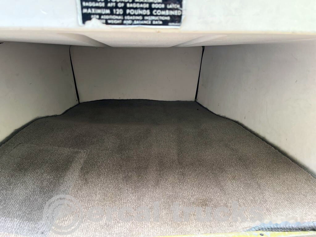 Εξοπλισμός επίγειας εξυπηρέτησης 1977 Cessna 172N Diesel TC-EHO Airplane: φωτογραφία 10 Εξοπλισμός επίγειας εξυπηρέτησης 1977 Cessna 172N Diesel TC-EHO Airplane: φωτογραφία 10