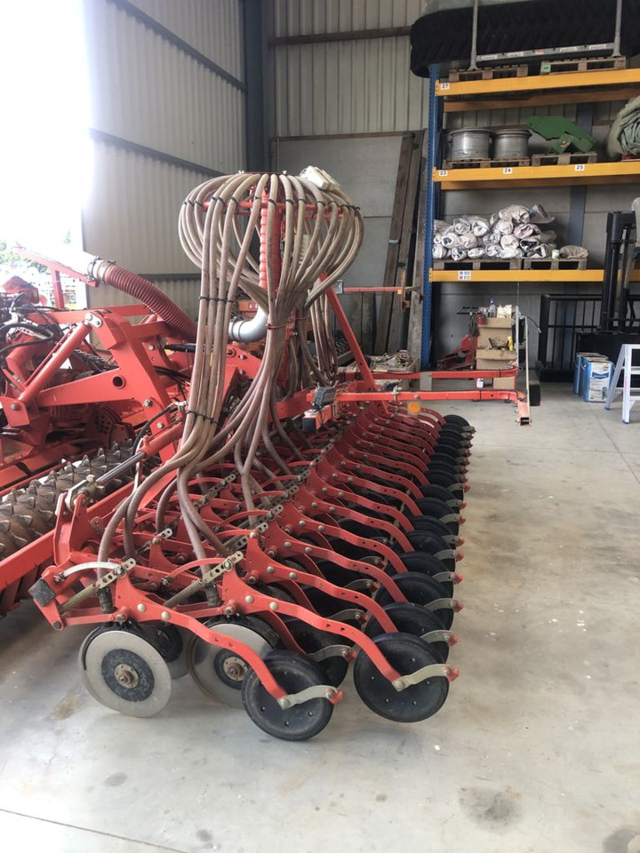 Kuhn VENTA TF1500 + Kuhn HR4004DR - Σπαρτική με σβάρνα: φωτογραφία 1 Kuhn VENTA TF1500 + Kuhn HR4004DR - Σπαρτική με σβάρνα: φωτογραφία 1