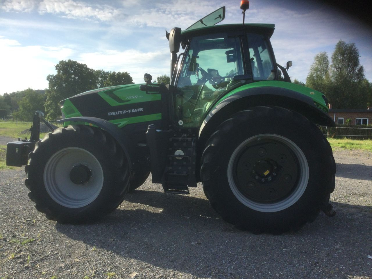 Deutz-Fahr AGROTRON 7250 TTV - Τρακτέρ: φωτογραφία 2 Deutz-Fahr AGROTRON 7250 TTV - Τρακτέρ: φωτογραφία 2